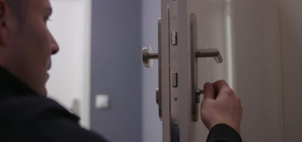 24h Aufsperrdienst - Schlosswechsel & Schlossreparatur inkl. Montage - Smartkey Wien - #SMARTKEY #Aufsperrdienst #Schlüsseldienst #AufsperrdienstWien #Einbruchsoforthilfe